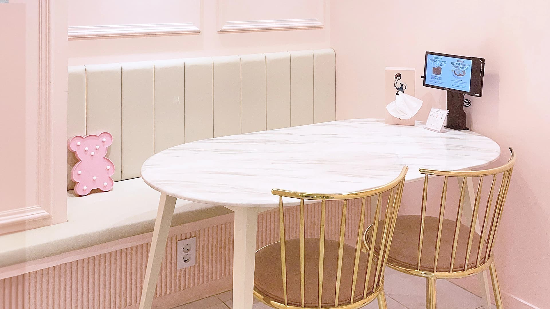 dining interior image 2