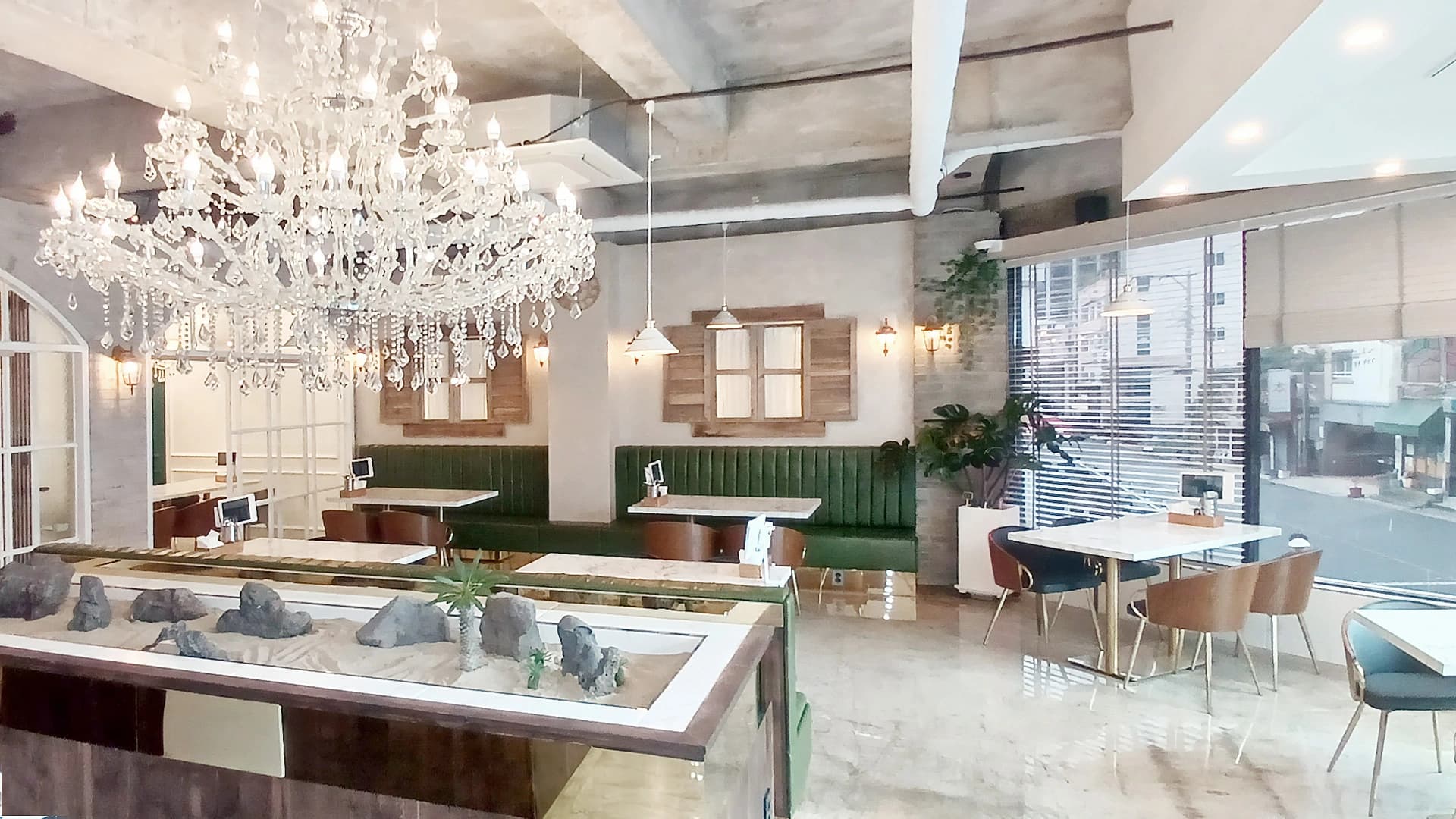 dining interior image 7